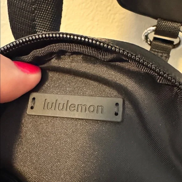 Lululemon Phone Crossbody Bag Black - Picture 7 of 8
